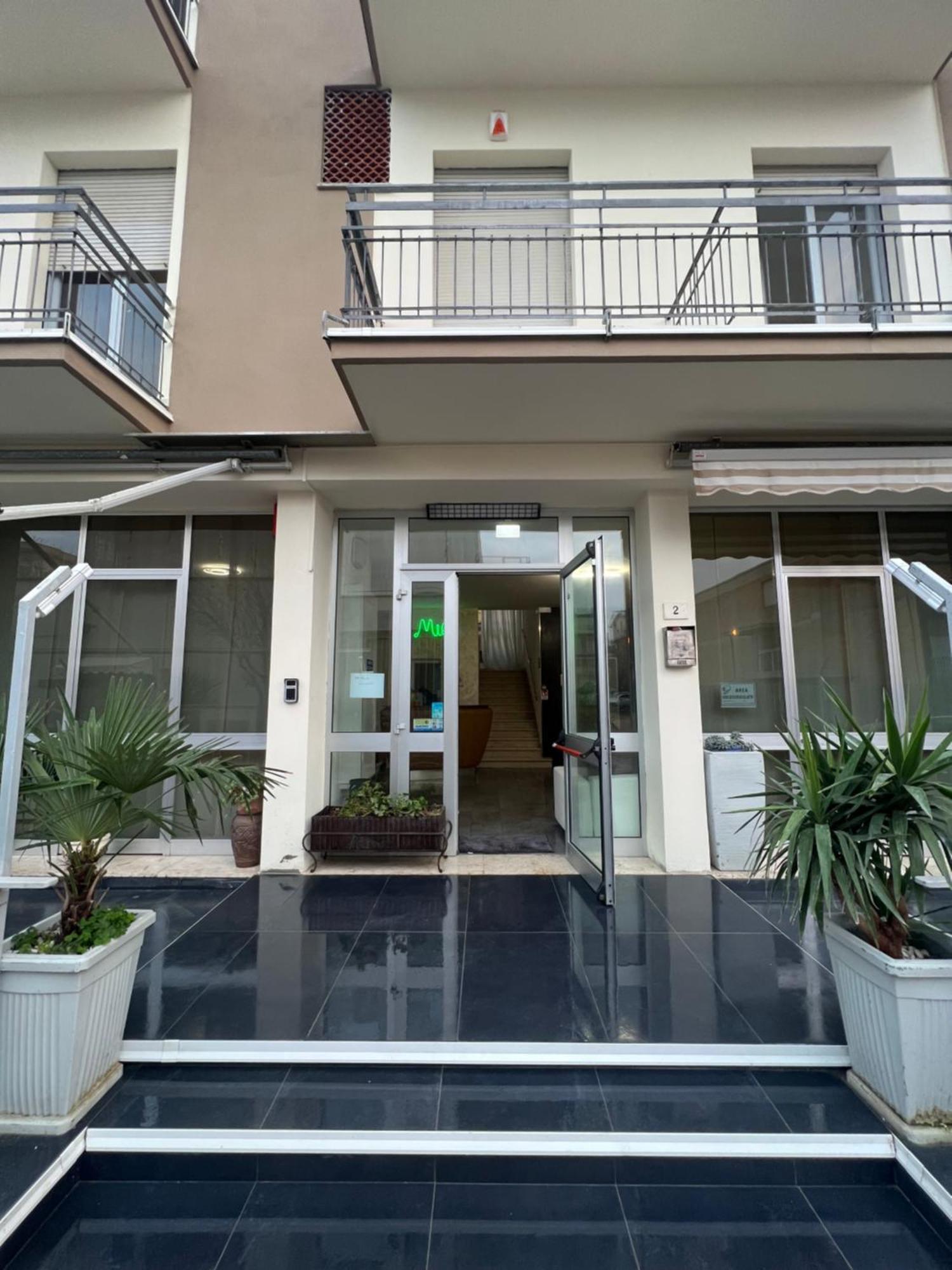 Hotel Miro Rimini Exteriör bild